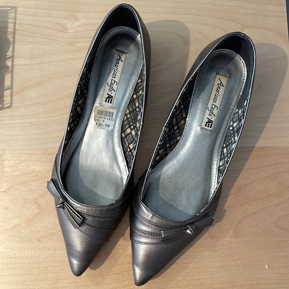 American Eagle pointy toe kitten heel shoes